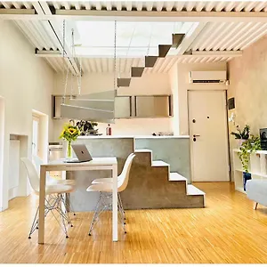 https://irripetibile-open-space-su-2-piani-milano-centro.italymilanhotels.net